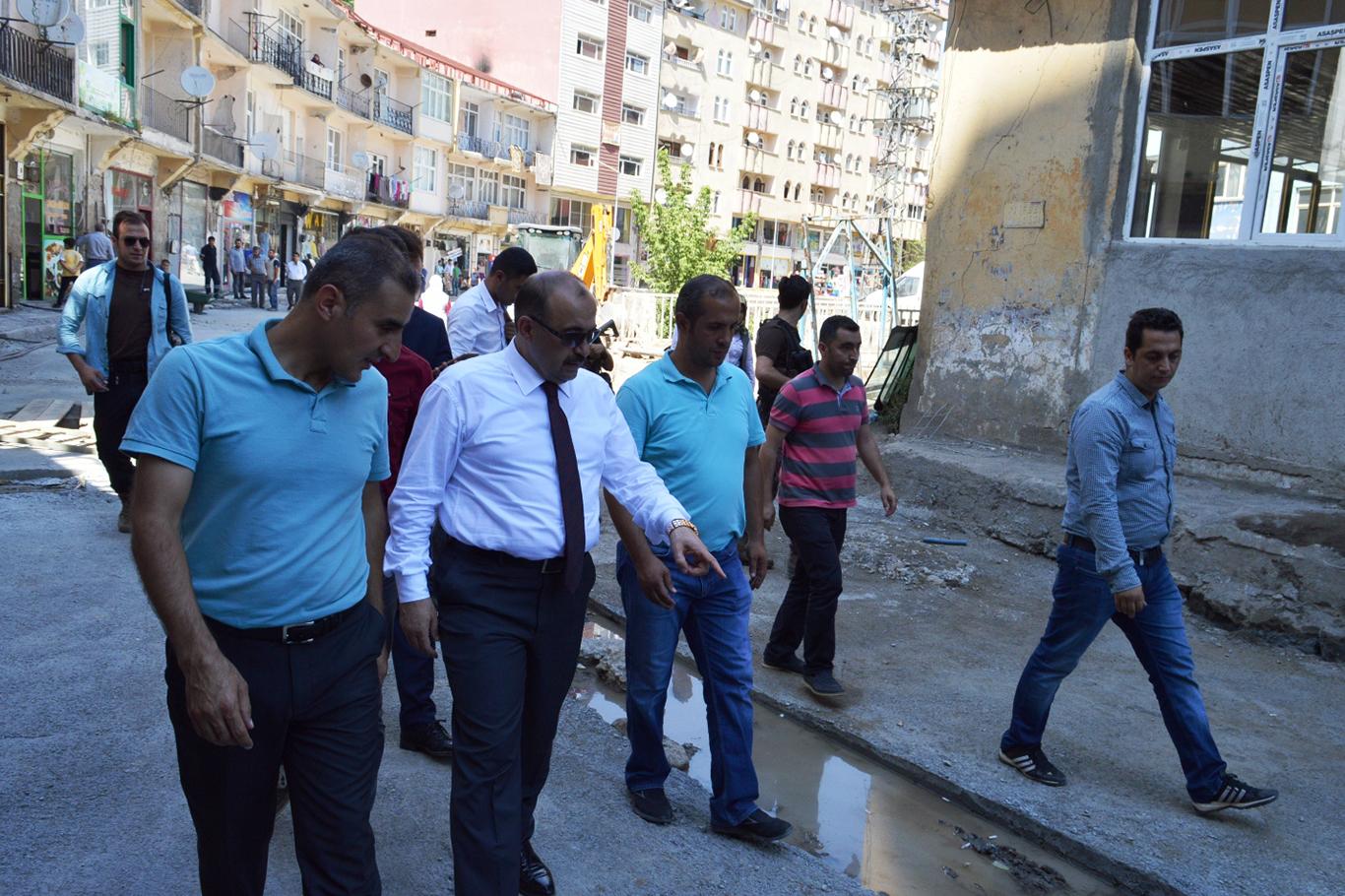 Bitlis Valisi Sokak Sağlıklaştırması Projesi'ni yerinde inceledi